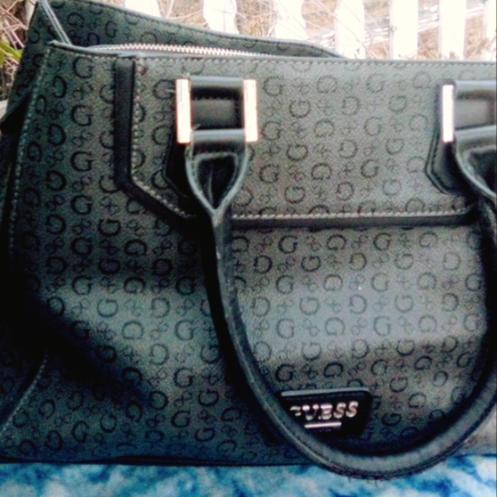 Women's purse made by Guess